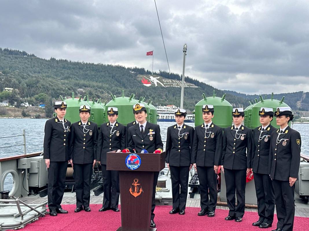 İlk kadın amirali Gökçen Fırat Deniz Harp Okulu öğrencileriyle TCG Nusret'te buluştu 17